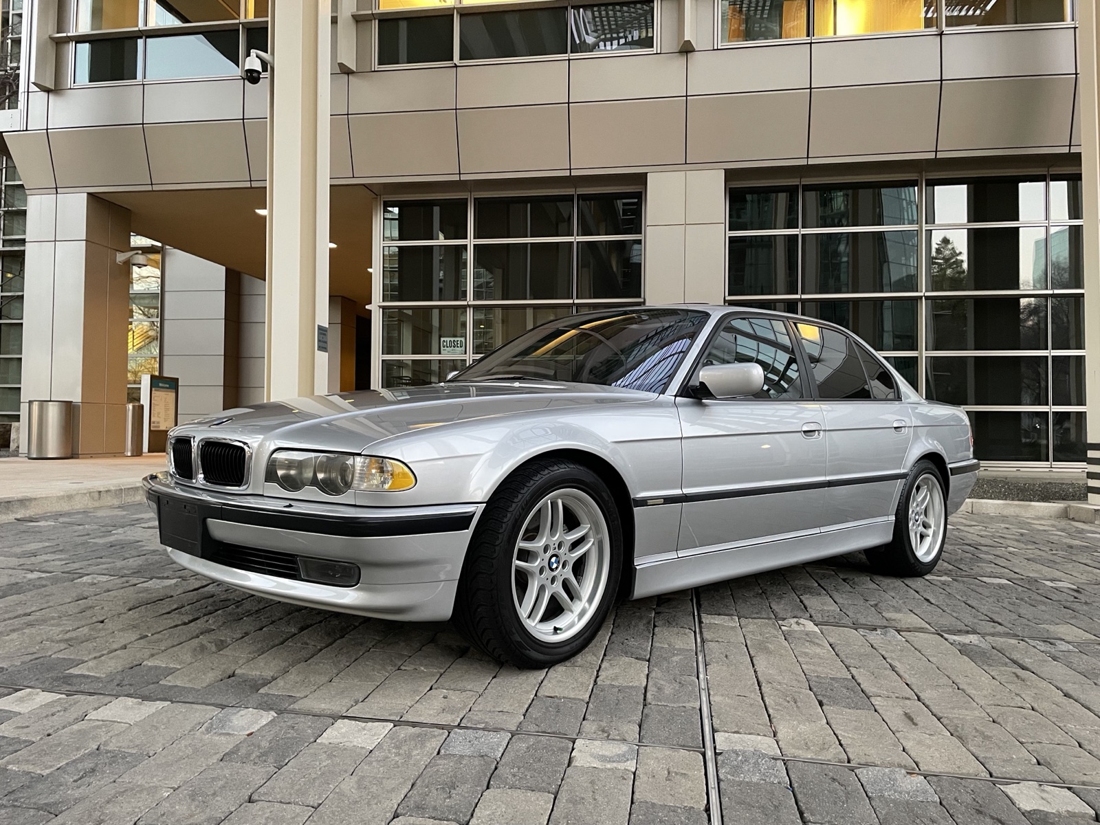 2001 E38 740i — frame 1